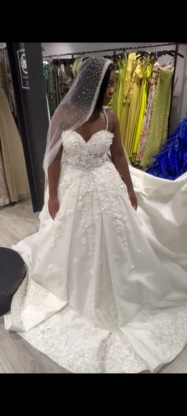 Sima Couture modèle princesse satinée avec bretelles haut perlée-34, 36, 38